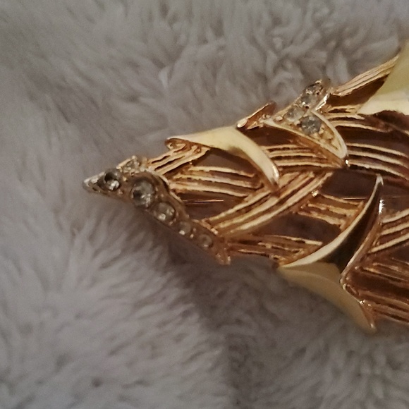 Vintage COREL Gold-Toned Christmas Tree Pin Brooch  Rhinestone Textured Branches - Picture 4 of 6